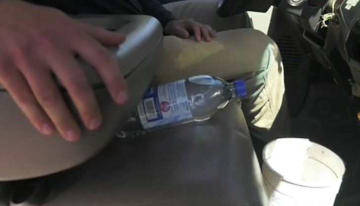 Водата пречупва слънчевите лъчи и ги фокусира като лупа