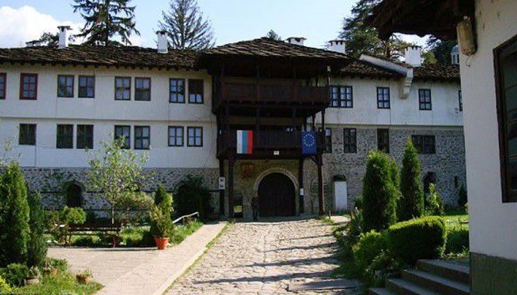 По повод Преображение в светата обител беше поставена уникална икона с четири серафима