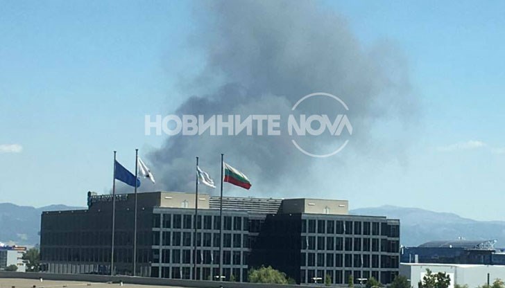 По първоначална информация огънят е обхванал склад в кв. „Враждебна”, край "Ботевградско шосе"
