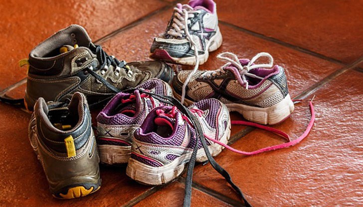 Ако събувате обувките преди влизане у дома, ще се предпазите от голям проблем