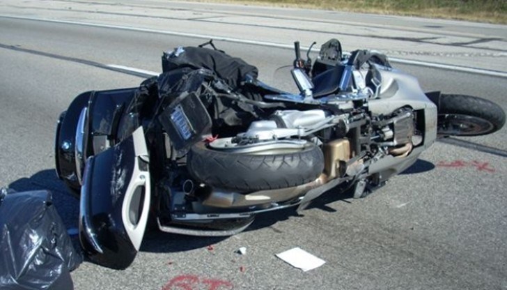 24-годишната шофьорка помита мотоциклет "БМВ" / Снимката е илюстративна