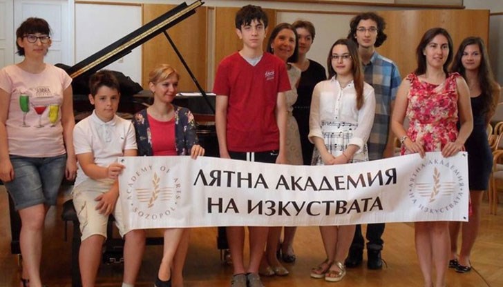 За това помогна известната пианистка Мария Принц, дъщеря на големия композитор Константин Илиев, която е и почетен гражданин на Русе
