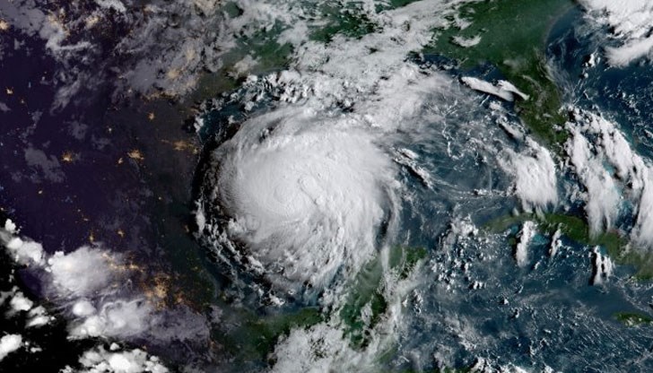Очаква се той да бъде изключително опасен ураган през следващите няколко дни Очаква се той да бъде изключително опасен ураган през следващите няколко дни