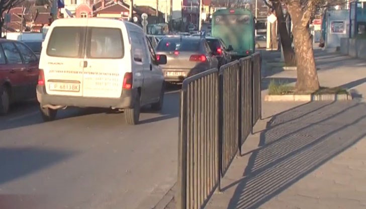 Той рискува живота си, но грабна детето и го върна живо и здраво на майка му, продължи си по пътя, не очакваше благодарности / Снимката е илюстративна Той рискува живота си, но грабна детето и го върна живо и здраво на майка му, продължи си по пътя, не очакваше благодарности / Снимката е илюстративна