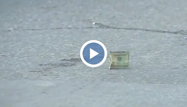 Пръснатите банкноти са реквизит за филм