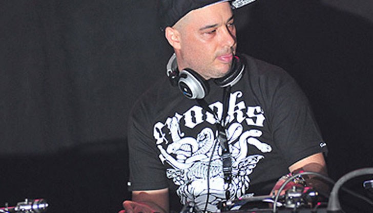 Снощи бях арестуван и унижен публично пред пълен клуб в „Слънчев бряг”, отнети са ми лични вещи, написа Диджей Станчо Снощи бях арестуван и унижен публично пред пълен клуб в „Слънчев бряг”, отнети са ми лични вещи, написа Диджей Станчо