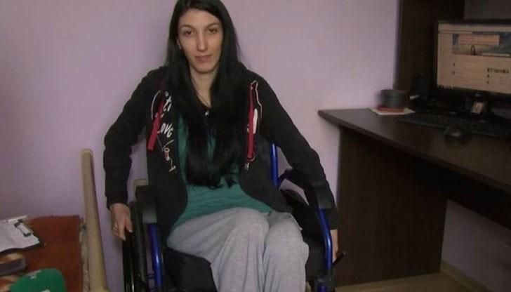 Днес тя е с изкривен гръбнак, незарастващи рани, гръден кош, притискащ органите ѝ и болки на моменти нетърпими