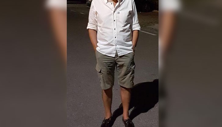 Казаха ми, че трябва да напусна, защото не съм с дълги панталони