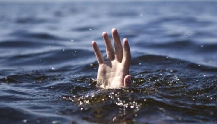 31-годишният мъж от Ямбол влязъл с кану в неохраняема плажна зона, но силното вълнение кануто се преобърнало, а мъжът е изчезнал във водата