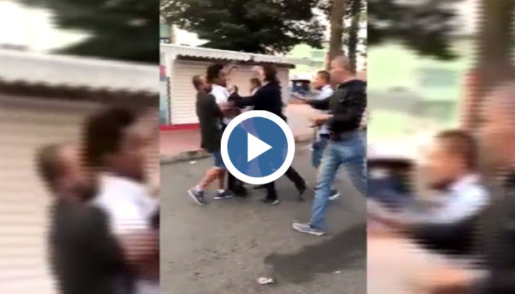 Нападателите били освободени, а певците близо час писали обяснения в полицията