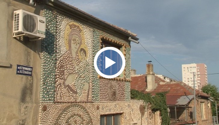 3-метрово изображение на Света Богородица и фасада от десетки хиляди миди