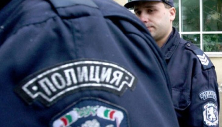 В отговор служителите са стреляли със стоп патрони във въздуха