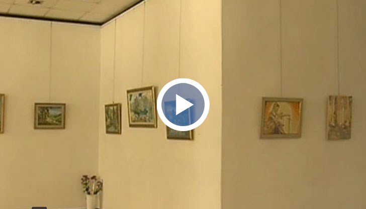 Наред с платната си, Наталия Каро представя и снимки от свои пътувания на екзотични места