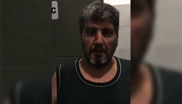 Чужденците твърдят, че са били бити от полицаите