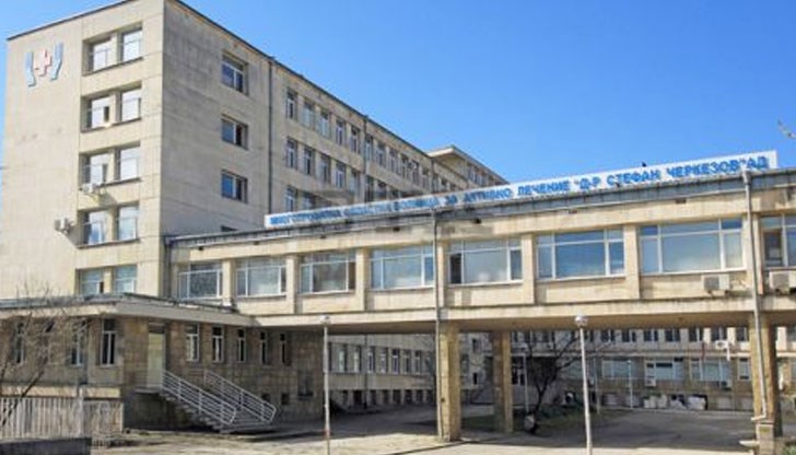 В изблик на ярост тя първоначално захапала ръката на благоверния си, след което като с гилотина посегнала към мъжкото му достойнство и с маникюр раздрала по средата перинеума и скротума