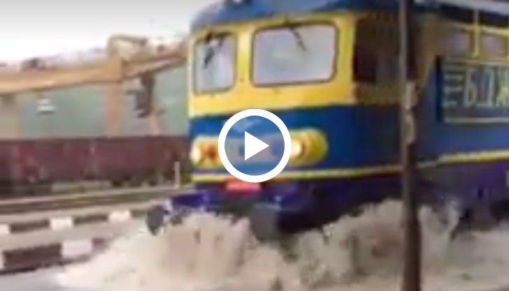 Кадрите са заснети на жп гарата в град Дупница