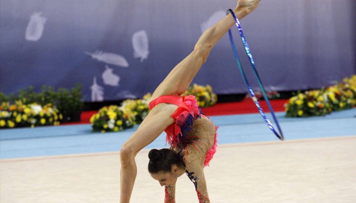 Българската ни състезателка по художествена гимнастика покори финалите на обръч