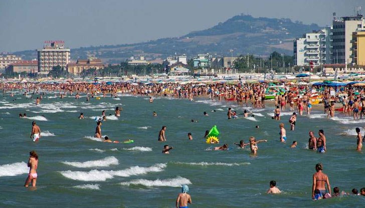 Момичето успяло да се добере до близка улица и там му помогнала жрица на любовта Момичето успяло да се добере до близка улица и там му помогнала жрица на любовта