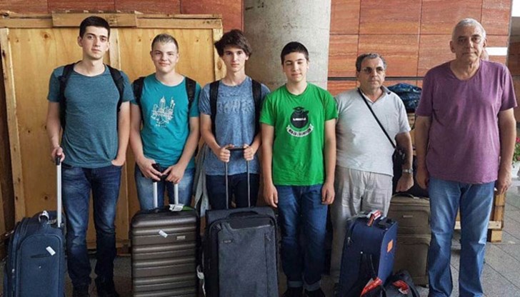 Един златен и три бронзови медала ще придружат олимпийският отбор по информатика към България