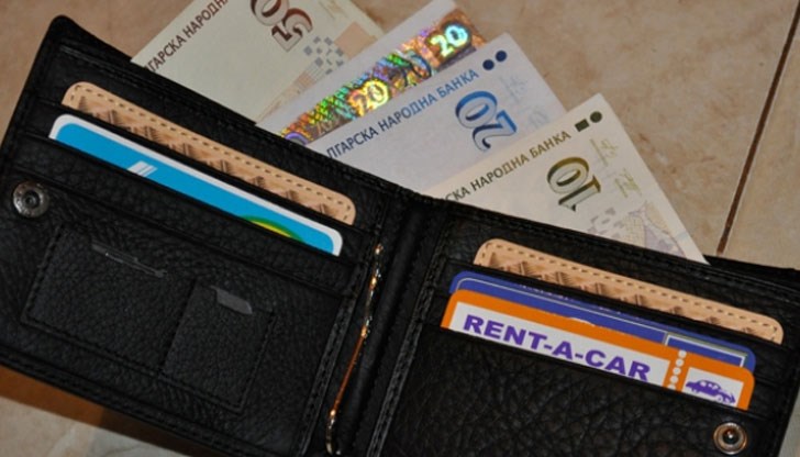 От чантата й е откраднато портмоне, пълно с пари