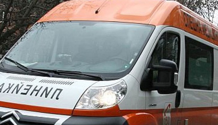 Мъжът е постъпил в болница с откъсната от рамото ръка, където днес е починал