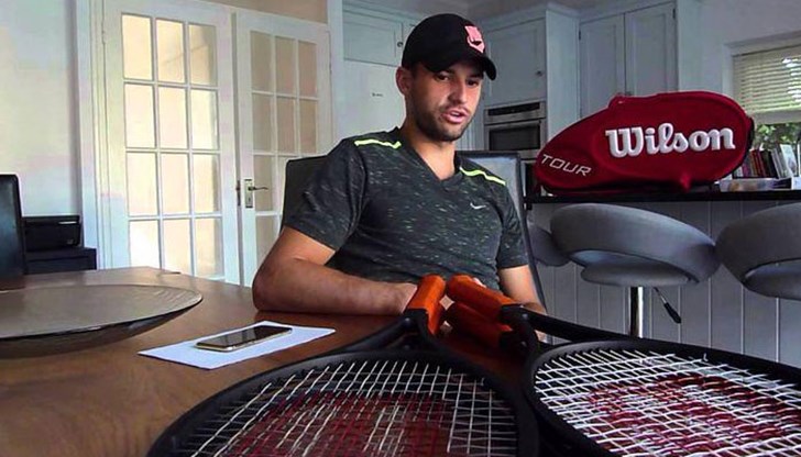 Българинът обича да чупи ракети, а видеата с тези изпълнения са хит в интернет Българинът обича да чупи ракети, а видеата с тези изпълнения са хит в интернет