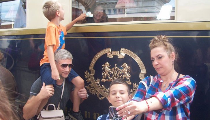 В тренът, описан от Агата Кристи, се возят 99 туристи от цял свят