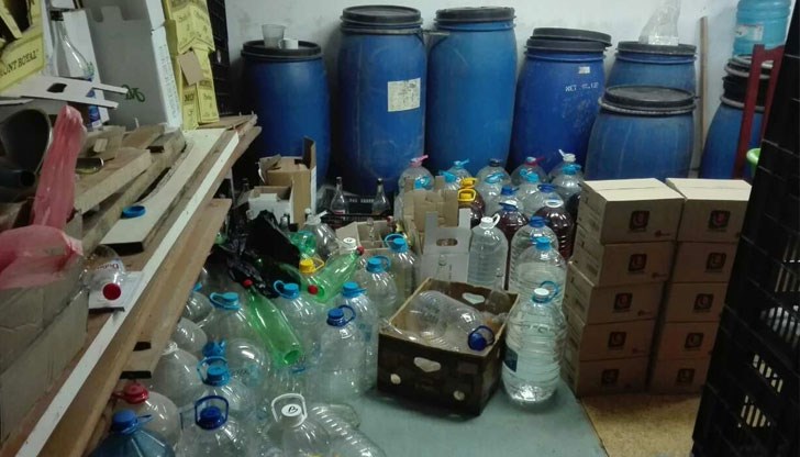 Извършени са две отделни проверки - в хотел, както и в ресторант и данъчен склад