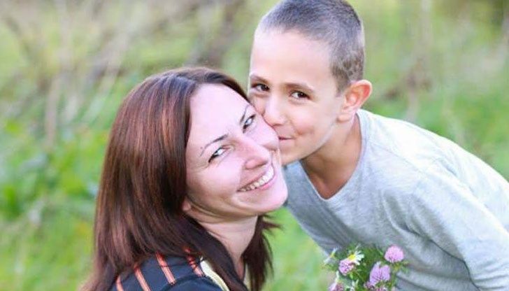 Татяна има рак на дебелото черво и двата яйчника, нашите лекари я отписват, но в Испания ѝ дават надежда