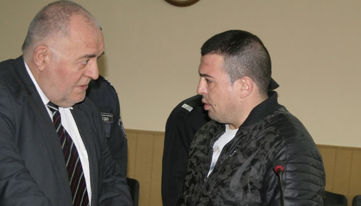 Таньо пребива до смърт приятелката си, крещял ѝ, че е „черна гладна маймуна и щяла да си ходи гола" Таньо пребива до смърт приятелката си, крещял ѝ, че е „черна гладна маймуна и щяла да си ходи гола"