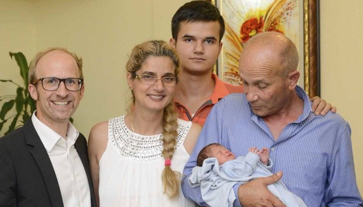 Четиричленното семейство се завърна в България