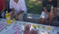 Бургаски пенсионери празнуват с шпеков салам и лимонада