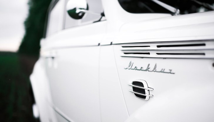 Москвич 400 със седалки от Ту-154 си търси купувач