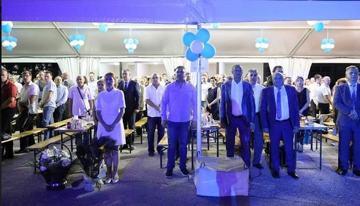 Дружеството заема челно място сред производителите на индустриални материали