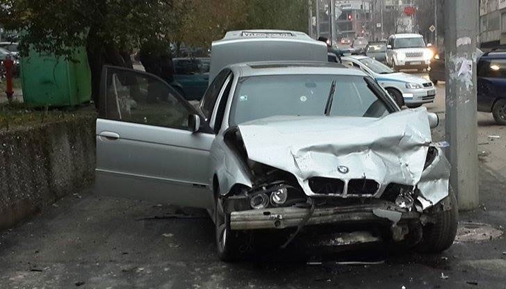 Шофьор с БМВ се натресе в "Рено" / Снимката е илюстративна