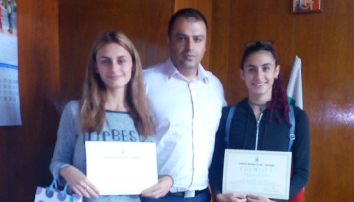 МВР връчи грамоти на сестрите МВР връчи грамоти на сестрите