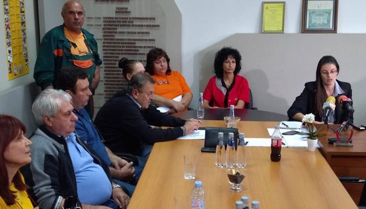 Работниците в завода са много притеснени - ще имат ли работа, ще си вземат ли заплатите Работниците в завода са много притеснени - ще имат ли работа, ще си вземат ли заплатите