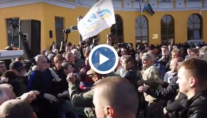 Привърженици на политика Михаил Саакашвили и неидентифицирани мъже се сбиха