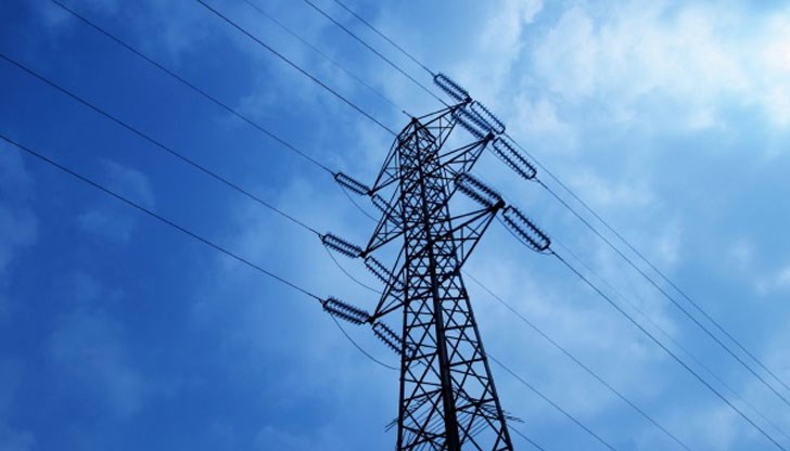 Разразилата се късно снощи буря в различни райони на Североизточна България нанесе щети по електроразпределителната мрежа