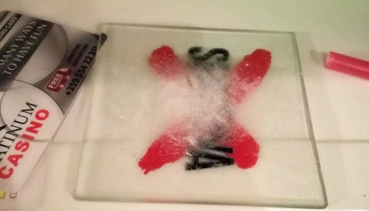 Полицаи нахлуха в обектите и закопчаха собствениците