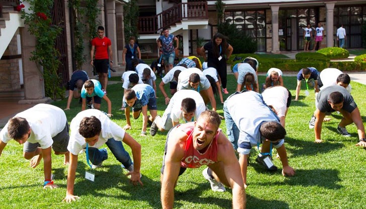 Живей Активно! и Лазар Радков ще счупят световният рекорд за най-много хора, правещи лицеви опори заедно