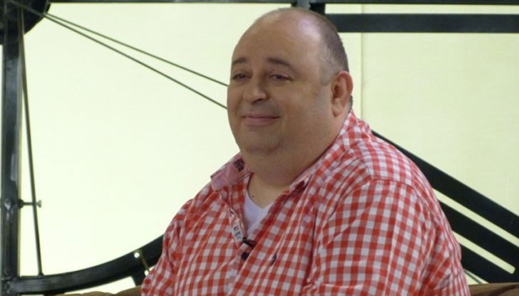 Бременното коремче на съпругата му издаде щастливата новина