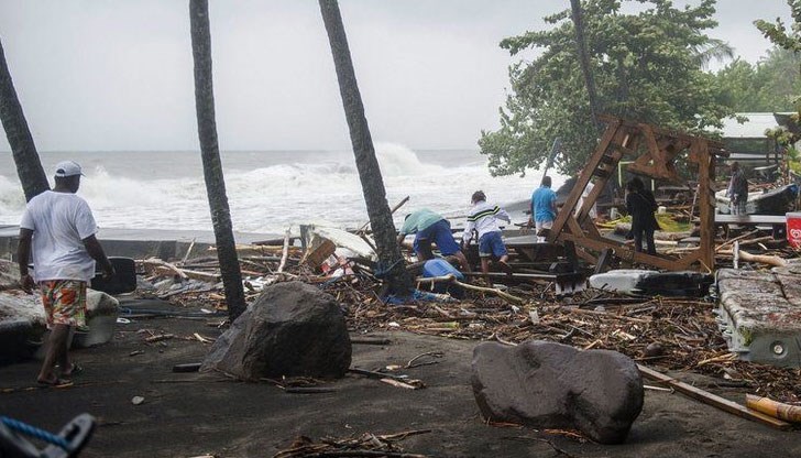 На остров Доминика, който бе напълно опустошен от „Мария“ седем души загубиха живота си в разрушителната стихия