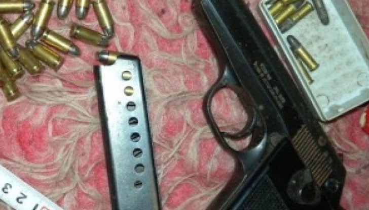 В дома му са открити пистолети от различна марка и много муниции за тях /Снимката е илюстративна/