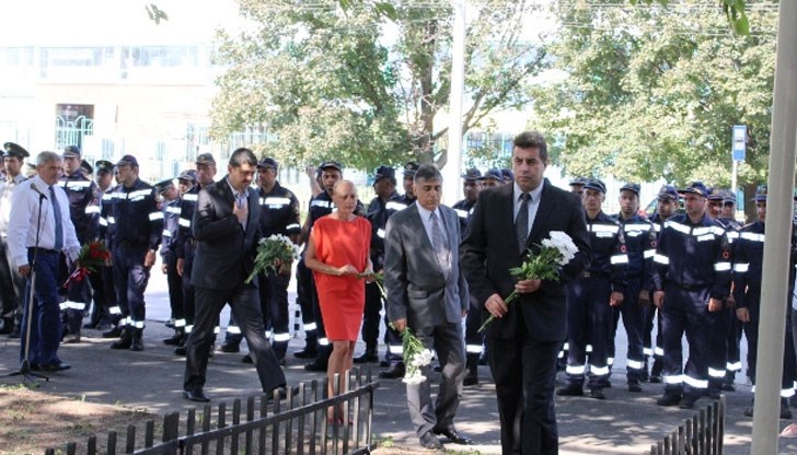 Почетоха пожарникарите, загинали при изпълнение на служебния си дълг