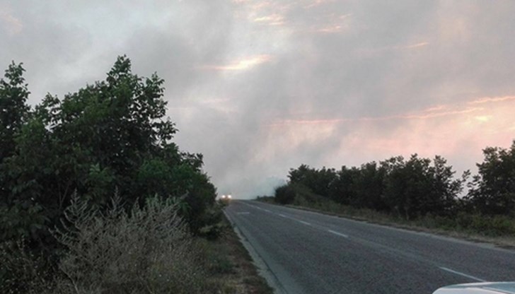 Огнената стихия е обхванала района след "Метро"