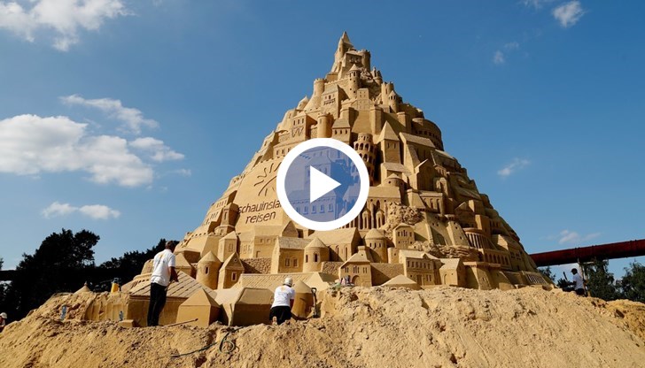 Скулпторите използвали 4000 метрични тона пясък