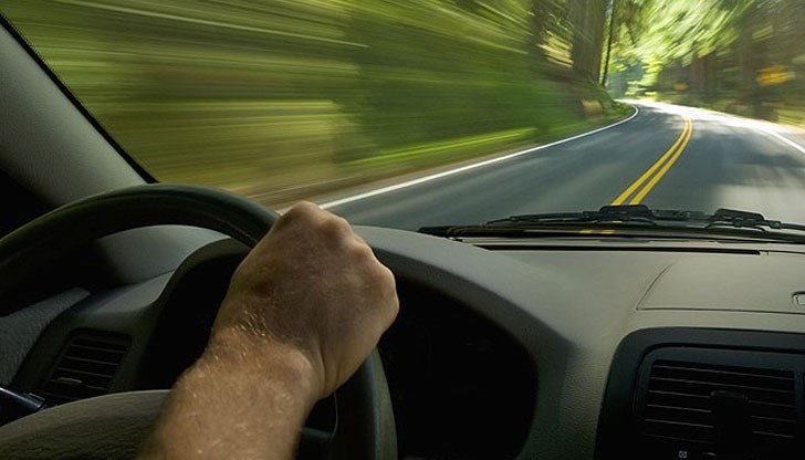 Освен парични глоби се налагат и наказания лишаване от право на управление на МПС Освен парични глоби се налагат и наказания лишаване от право на управление на МПС