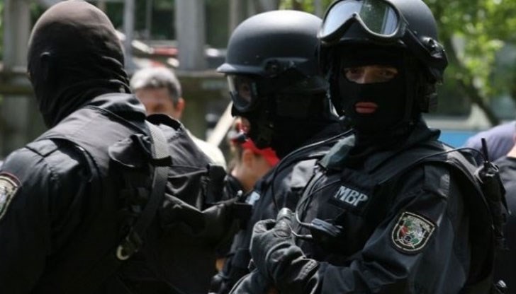 До момента са задържани 8 души