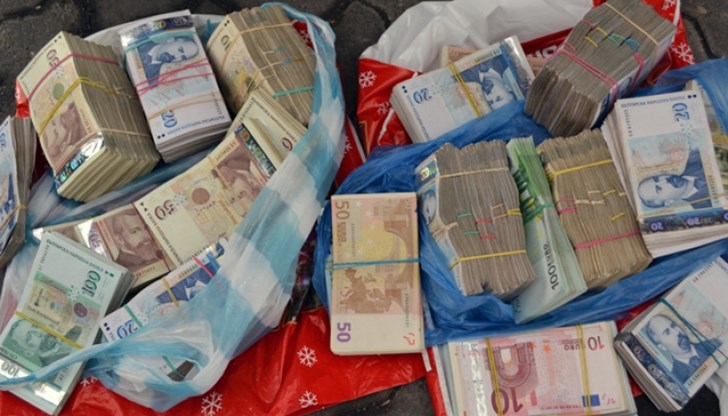 Стефка и Стелиан много пъти намират големи суми, но винаги ги връщат на собствениците им